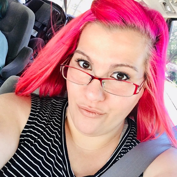 Meet your Posher, Arika - Picture 3 of 3